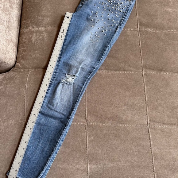 Seven7 Blue Skinny Jeans with Elegant Pearl Details - Picture 6 of 10